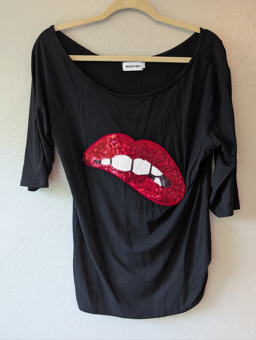 MagicMK Black Scoop Neck Tee with Red Sequin Lip Applique L